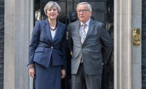Großbritanniens Premierministerin Theresa May und EU-Kommissionspräsident Jean-Claude Juncker | © Flickr / Jay Allen / Crown Copyrigh / CC-BY-NC-ND 2.0