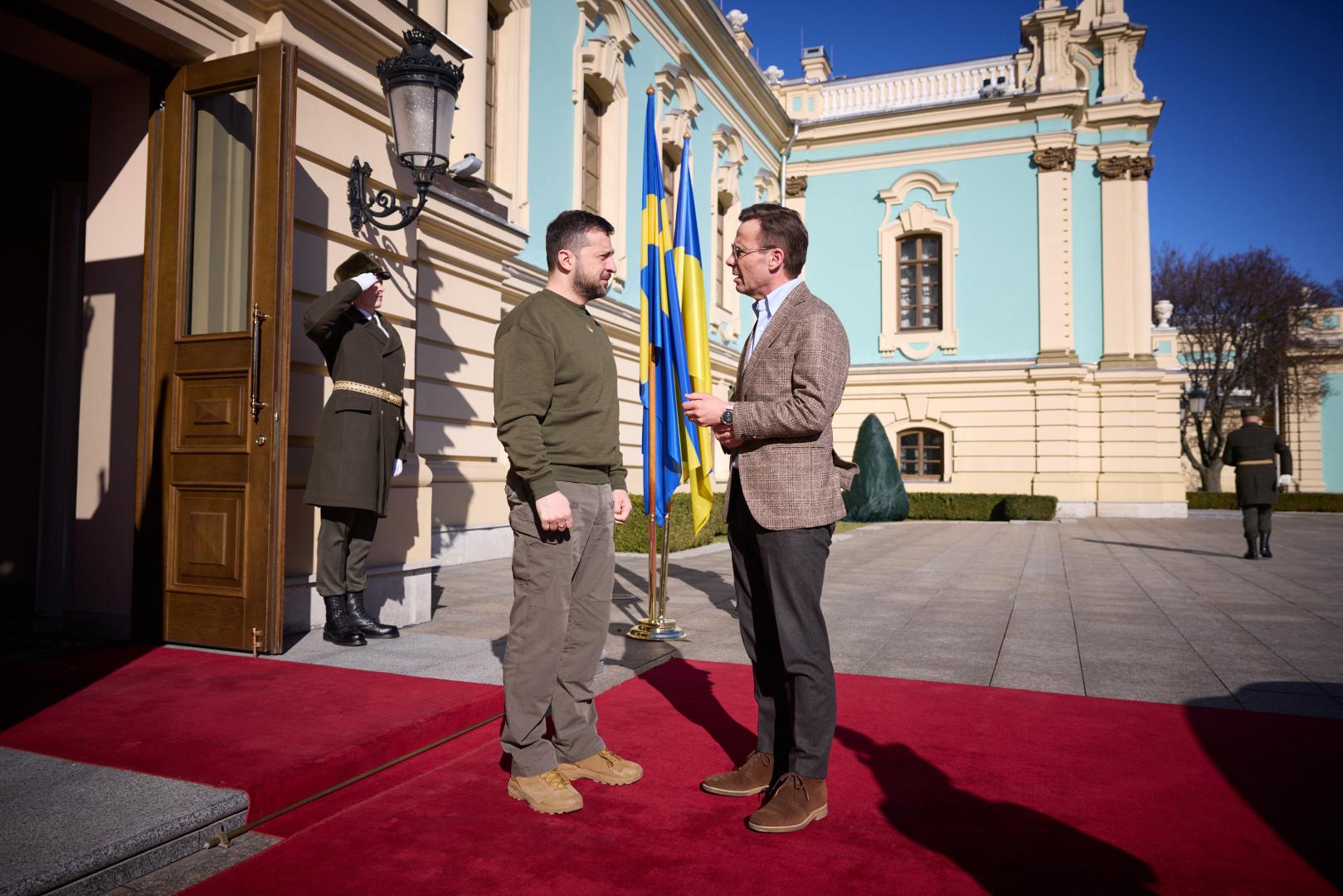 Der ukrainische Präsident Wolodymyr Zelenskyy traf mit dem schwedischen Premierminister Ulf Kristersson zusammen